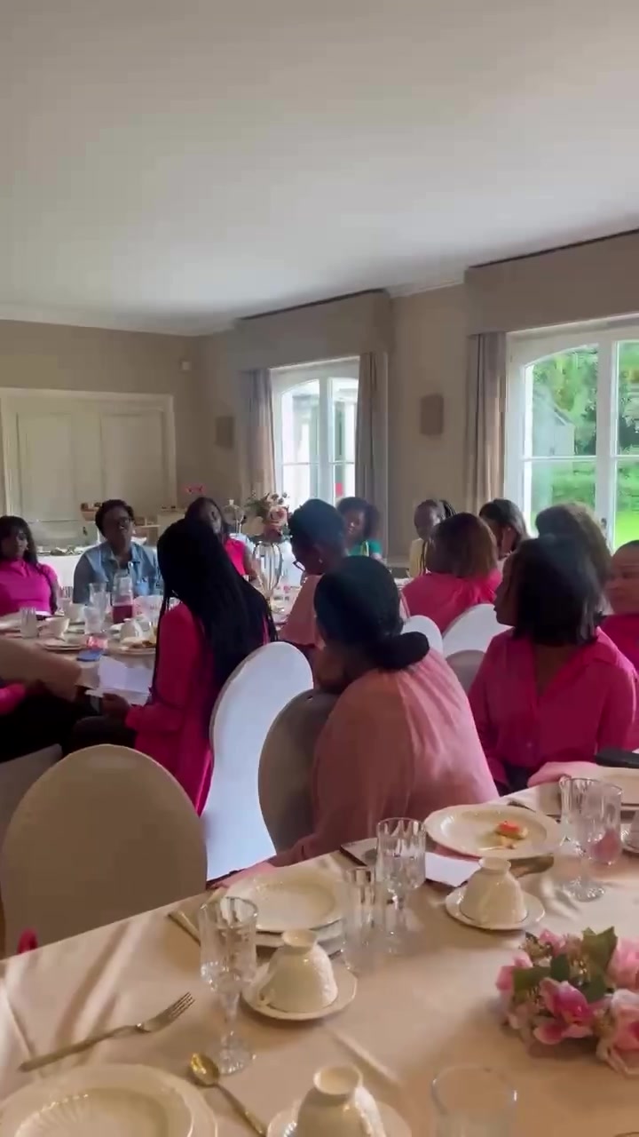 Les participantes échangent pendant le Brunch & Talk du 22 juin 2024